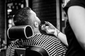 Perfekcyjne strzyżenie i modelowanie brody – tylko u profesjonalnego Barbera. Zapraszamy do Kalisza!