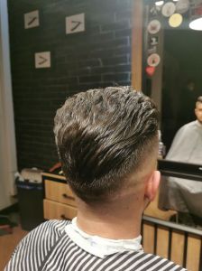 fryzury-meskie-przedzialek-zaczes-klasyk-fade-formen-kalisz-2026.jpg.jpg